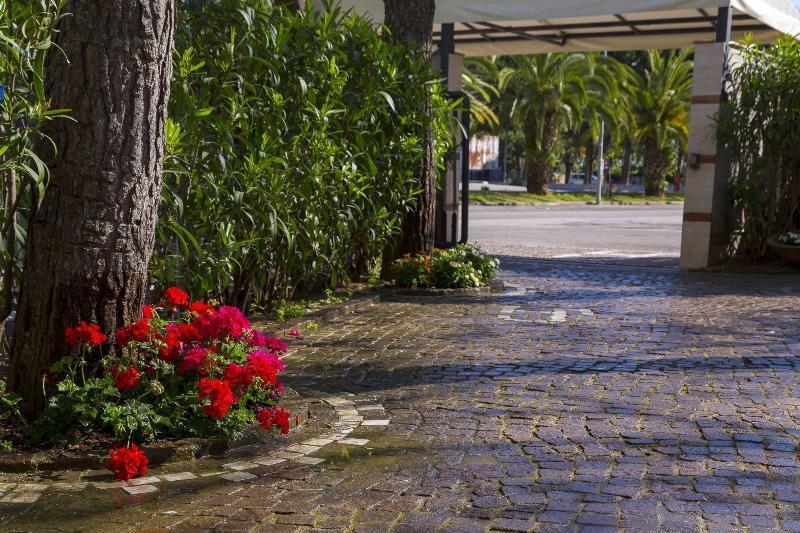 Hotel Sporting San Benedetto del Tronto Kültér fotó